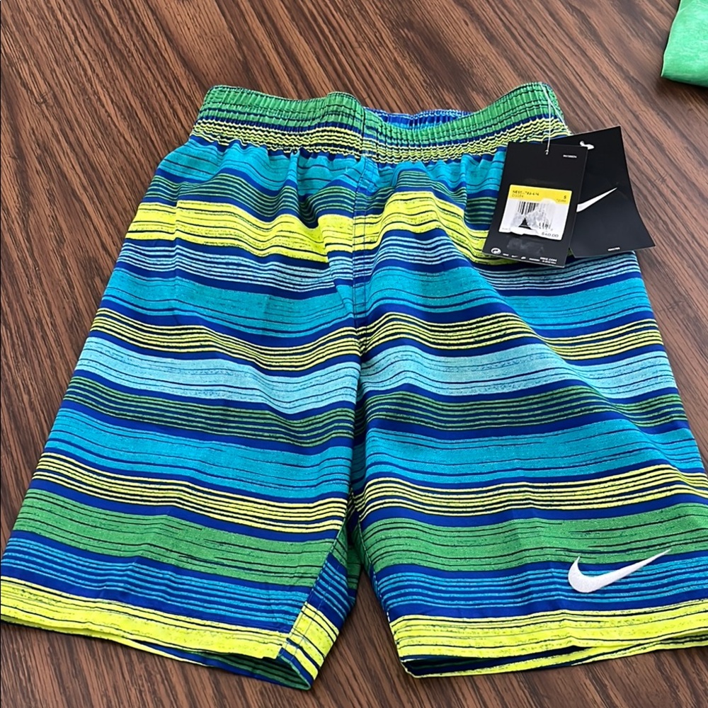 Nike Kids Green Rashguard Set with Striped Shorts - Picture 4 of 6